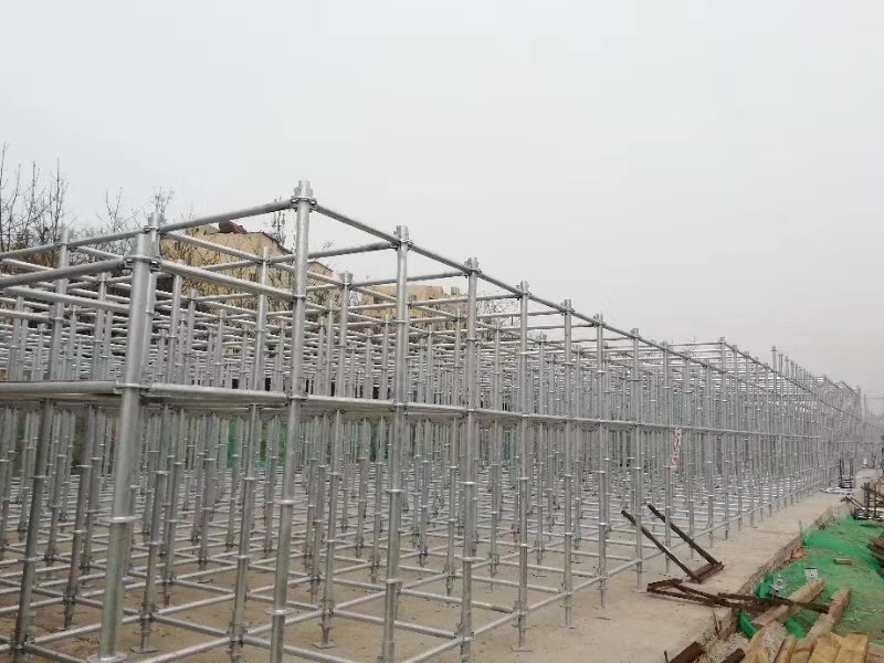 搭建腳手架橫向掃地桿與縱向掃地桿時(shí)，怎么設(shè)置好？ (圖1)
